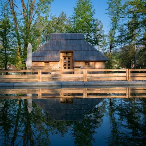 cottage-reflection-2026-03-26-02-26-13-utc