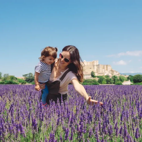 france-grignan-mother-and-little-daughter-having-2026-01-05-00-46-03-utc