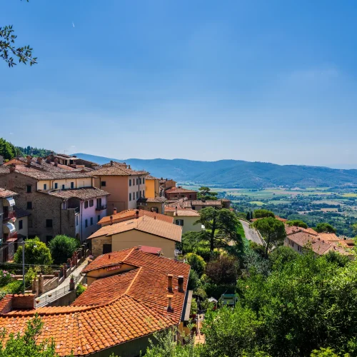 hillside-village-in-tuscany-with-scenic-landscape-2026-03-18-12-16-36-utc